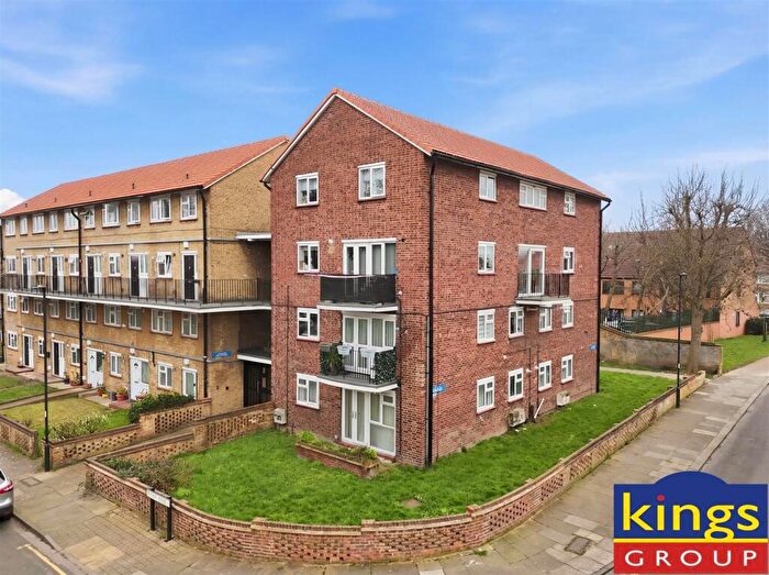2 Bedroom Maisonette For Sale In West Close, Edmonton, N9