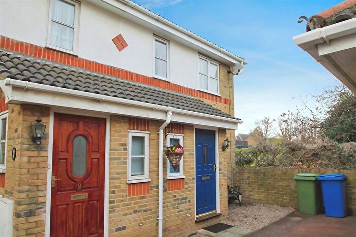 3 Bedroom Semi Detached House For Sale In Nativity Close, Sittingbourne, ME10