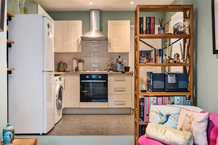1 Bedroom Flat For Sale In Kings Road, Haslemere, Surrey, GU27