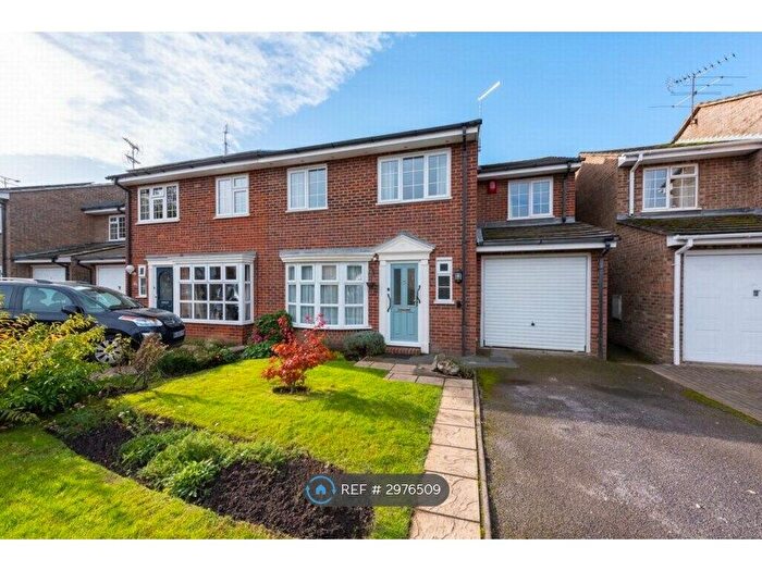 4 Bedroom Semi-Detached House To Rent In Minley Close, Farnborough, GU14
