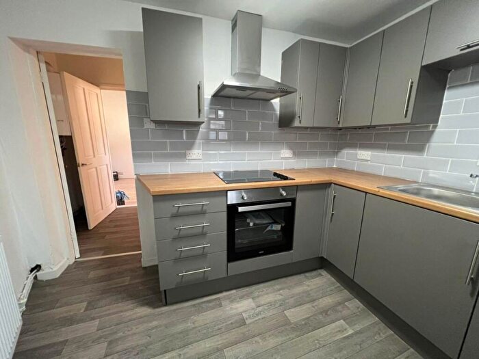 4 Bedroom End Of Terrace House To Rent In Westfield Terrace, Gateshead, NE8