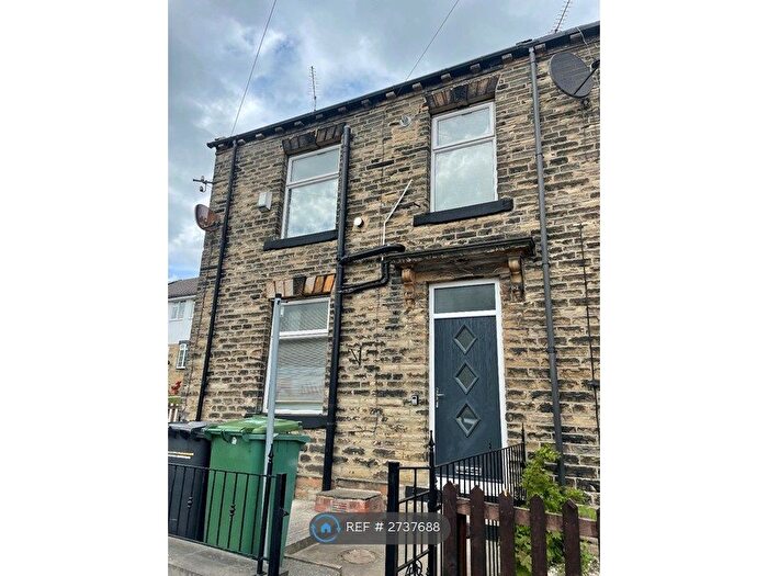 2 Bedroom End Of Terrace House To Rent In Halifax Road, Liversedge, WF15