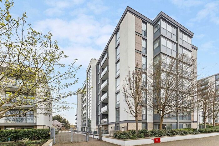 2 Bedroom Flat For Sale In Clayponds Lane, Brentford, TW8
