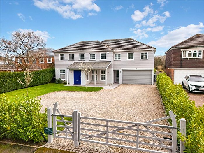 4 Bedroom Detached House To Rent In Heathfield, Cobham, KT11