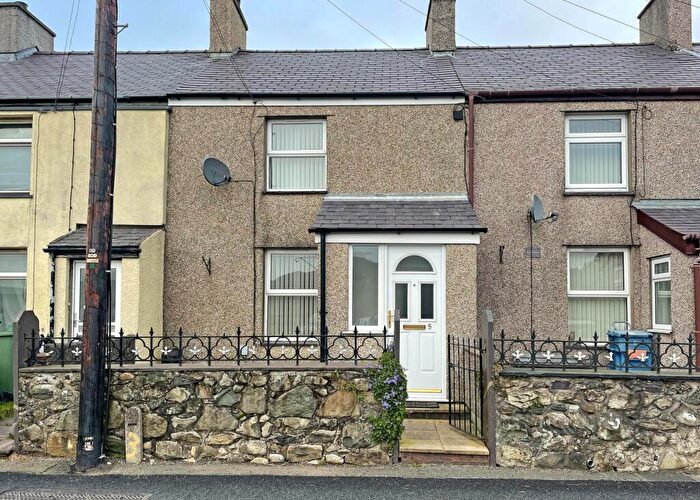 2 Bedroom Terraced House For Sale In Rhes Faenol, Deiniolen, Caernarfon, Gwynedd, LL55