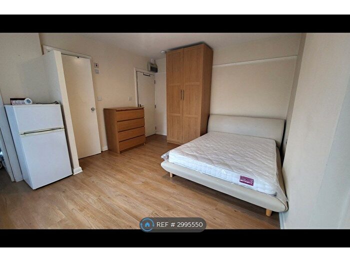 Studio To Rent In Coles Green Road, London, NW2