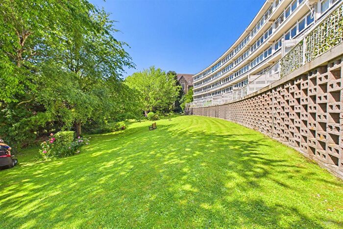 2 Bedroom Flat For Sale In Chapel Hill, Clevedon, BS21