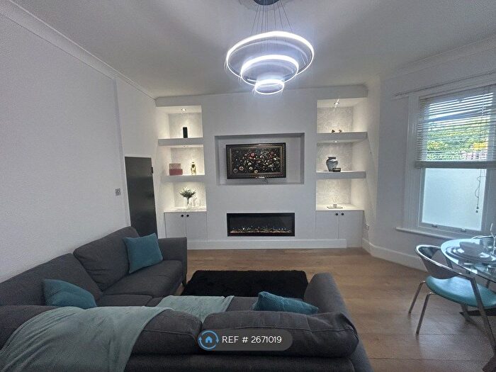 2 Bedroom Flat To Rent In Dornton Road, South Croydon, CR2