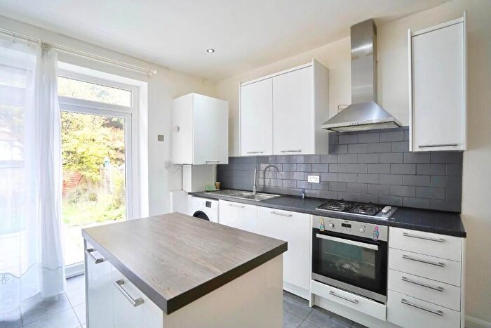 3 Bedroom Flat For Sale In Hayes Crescent, London, NW11