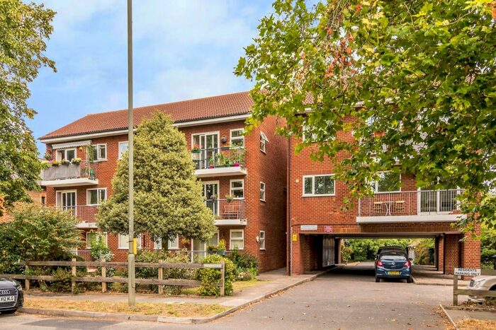 2 Bedroom Apartment To Rent In Kings Hall Road, Knights Court, BR3