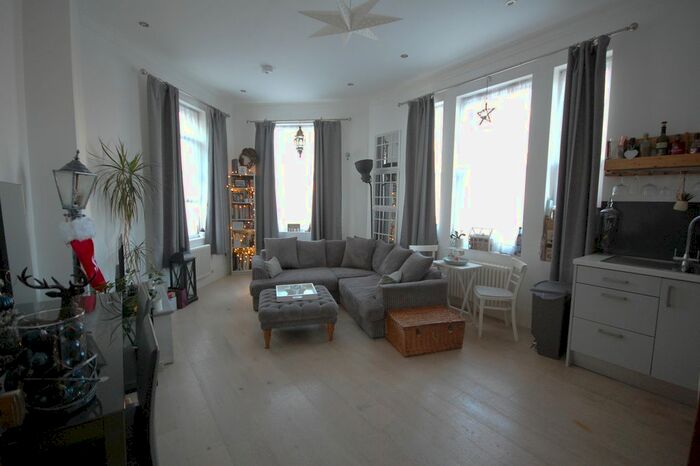 2 Bedroom Flat To Rent In Chiswick High Road, London, W4