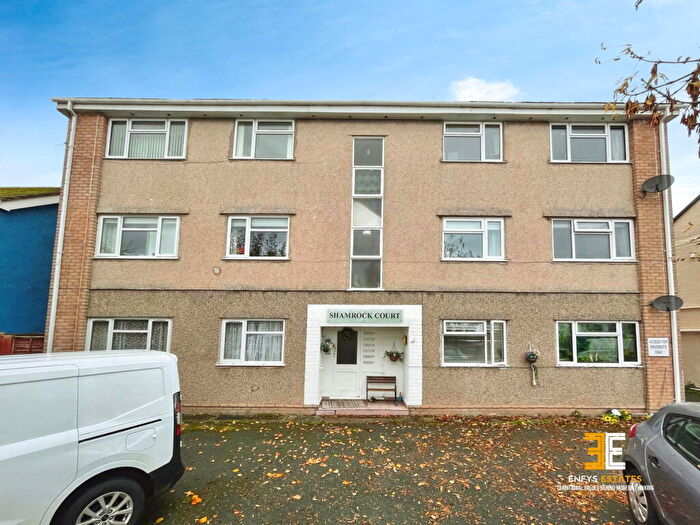 2 Bedroom Apartment For Sale In Shamrock Court, Deganwy, LL31