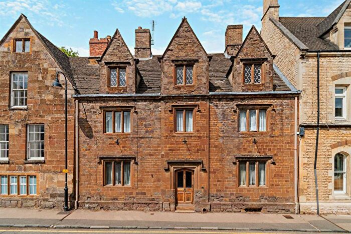 4 Bedroom Character Property For Sale In High Street West, Uppingham, Rutland, LE15