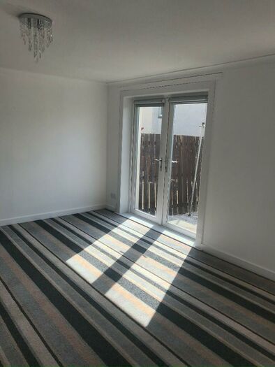 3 Bedroom Terraced House To Rent In Albert Place, KA3