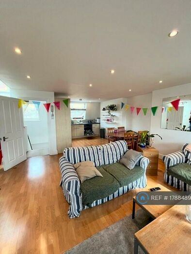 3 Bedroom Flat To Rent In Englands Lane, London, NW3