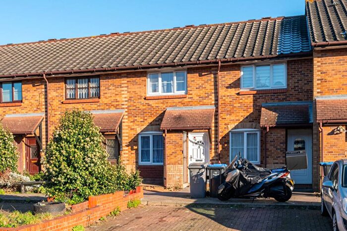 2 Bedroom Property To Rent In Langton Road, Cricklewood, London, NW2