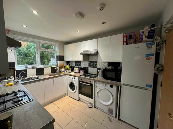 6 Bedroom Terraced House To Rent In Palmer Park Avenue, Reading, RG6