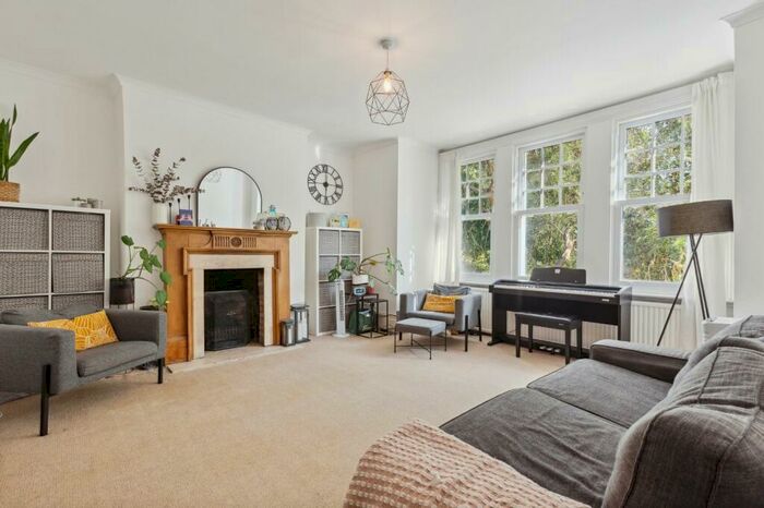 3 Bedroom Semi-Detached House To Rent In Vicarage Gardens, London, SW14