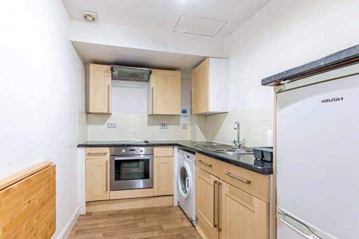 2 Bedroom Flat To Rent In L Glen Street, Edinburgh, EH3