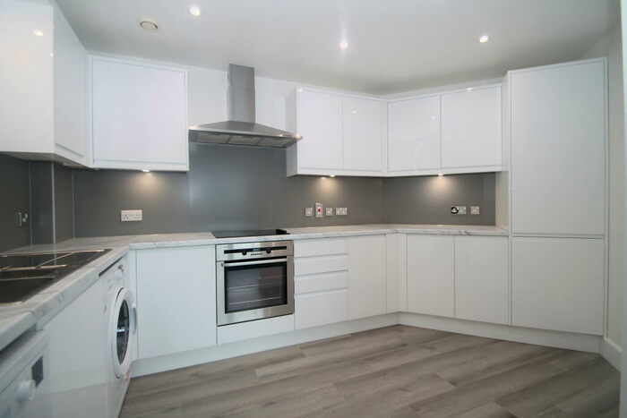 2 Bedroom Flat To Rent In Sherman Road, BR1