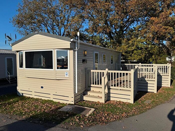 2 Bedroom Mobile/park Home For Sale In Hook Lane, Warsash, Southampton, SO31