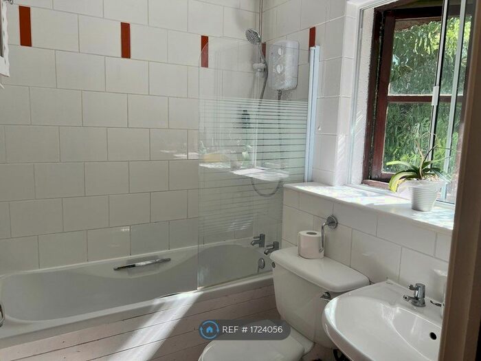 2 Bedroom Flat To Rent In Osprey Close, Watford, WD25