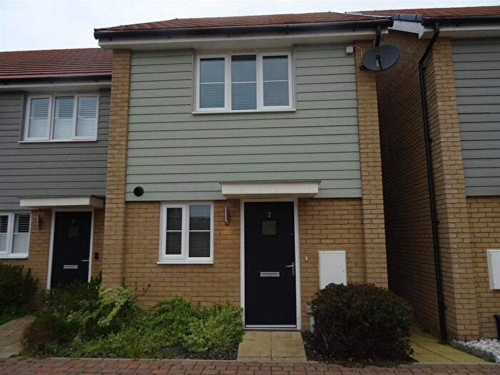 2 Bedroom End Of Terrace House To Rent In Medland Mews, Chertsey, KT16
