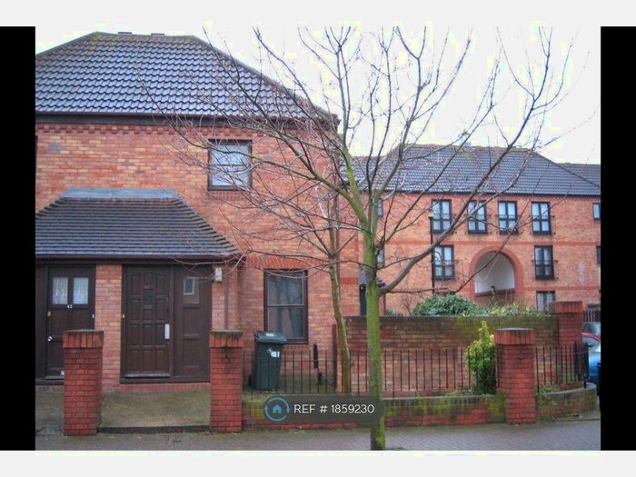 1 Bedroom Semi-Detached House To Rent In Evelyndenington Road, London, E6