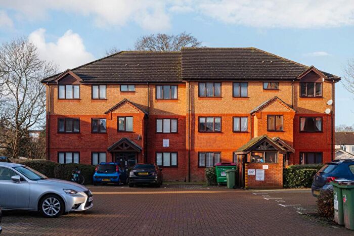 1 Bedroom Flat To Rent In Chartwell Gardens, Sutton, SM3
