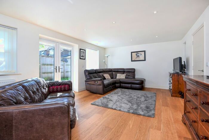 3 Bedroom Flat To Rent In Sydney Road, Haywards Heath, RH16