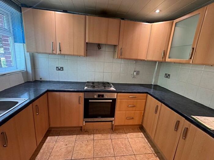 3 Bedroom Flat To Rent In Lambscote Close, Shirley, Solihull, B90