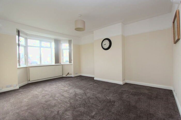 2 Bedroom Maisonette To Rent In Beechcroft Avenue, Rayners Lane, HA2