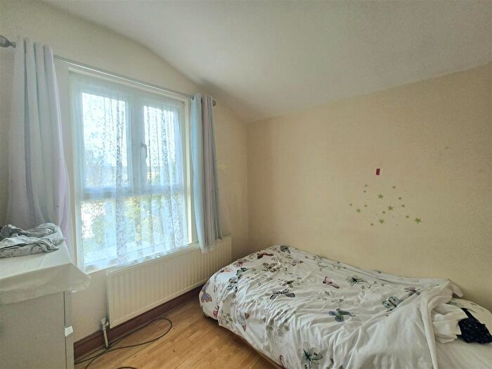 3 Bedroom Property To Rent In Rays Avenue, London, N18