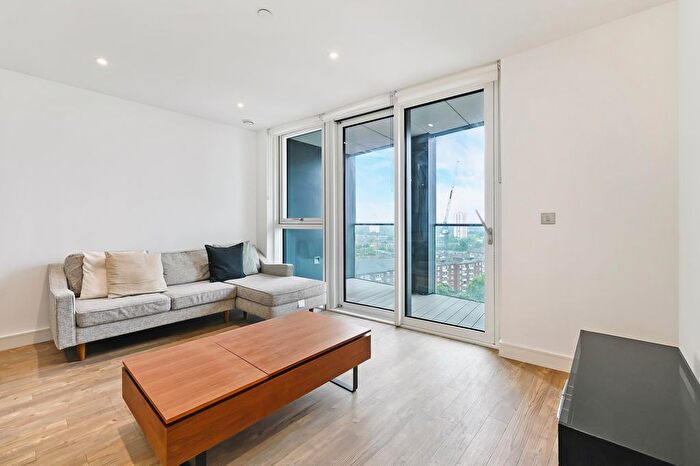 2 Bedroom Flat To Rent In Gladwin Tower, Nine Elms Point, London, SW8