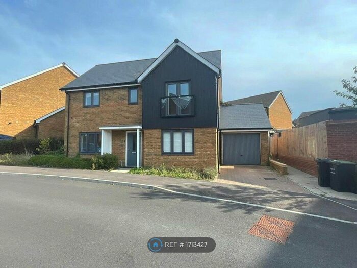 3 Bedroom Detached House To Rent In Amsterdam Way, Northfleet, Gravesend, DA11