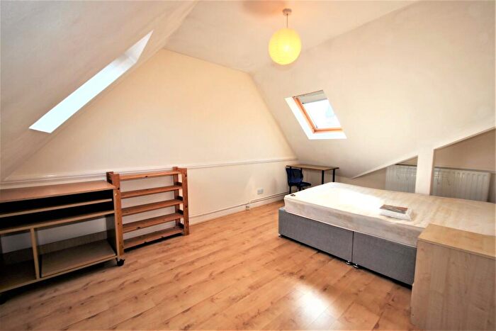 3 Bedroom Flat To Rent In Wimborne Road, Winton Banks, Bournemouth, BH9