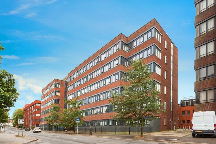 1 Bedroom Flat For Sale In Farnsby Street, Swindon, Wiltshire, SN1
