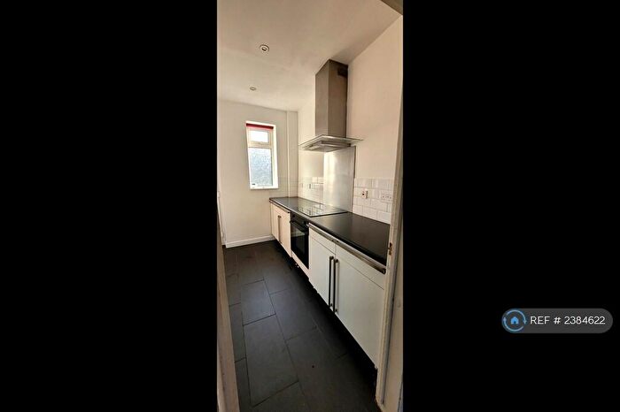 3 Bedroom Semi-Detached House To Rent In Wordsworth Avenue, Doncaster, DN4