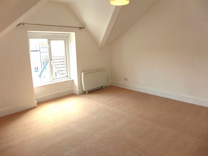 1 Bedroom Flat To Rent In , Castle Street, Llangollen, LL20