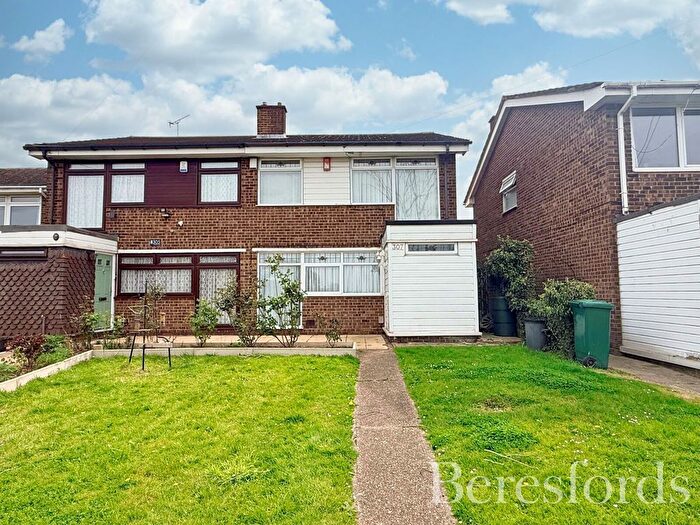 4 Bedroom Semi Detached House For Sale In Upper Rainham Road, Hornchurch, RM12