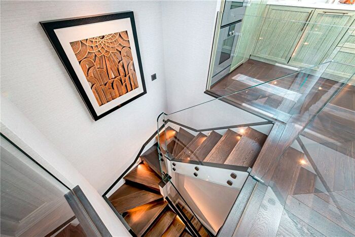 3 Bedroom Flat To Rent In Prince Of Wales Terrace, London, W8