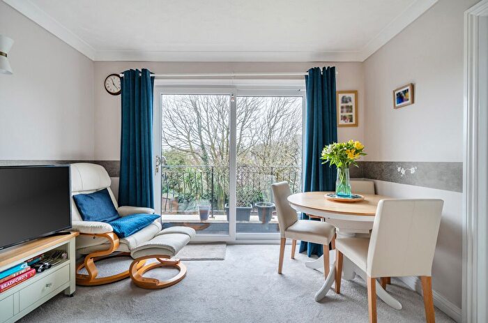 2 Bedroom Flat For Sale In Southfield Avenue, Preston, Paignton, Devon, TQ3