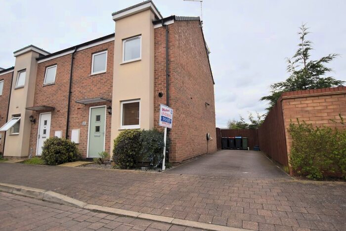 4 Bedroom End Of Terrace House To Rent In Eaton Hall Crescent, Broughton, Milton Keynes, MK10
