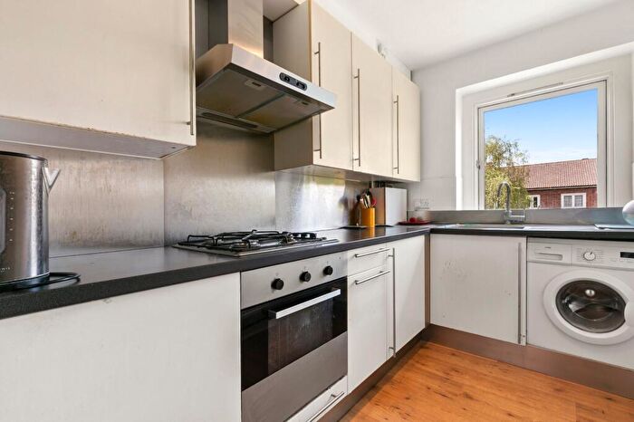 1 Bedroom Flat To Rent In Halton Road, Islington, N1