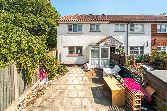 4 Bedroom Terraced House For Sale In Drovers Place, London, SE15