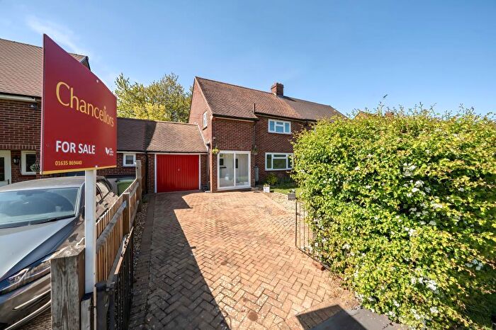 3 Bedroom Semi Detached House For Sale In Loundyes Close, Thatcham, RG18