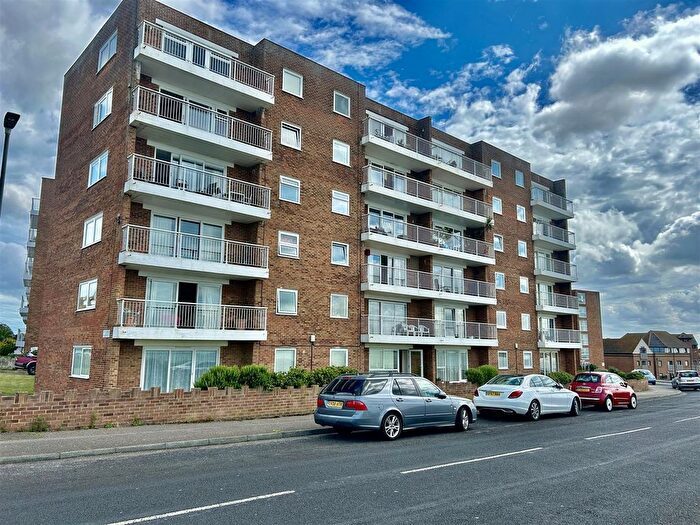 2 Bedroom Flat For Sale In The Parade, Birchington, CT7