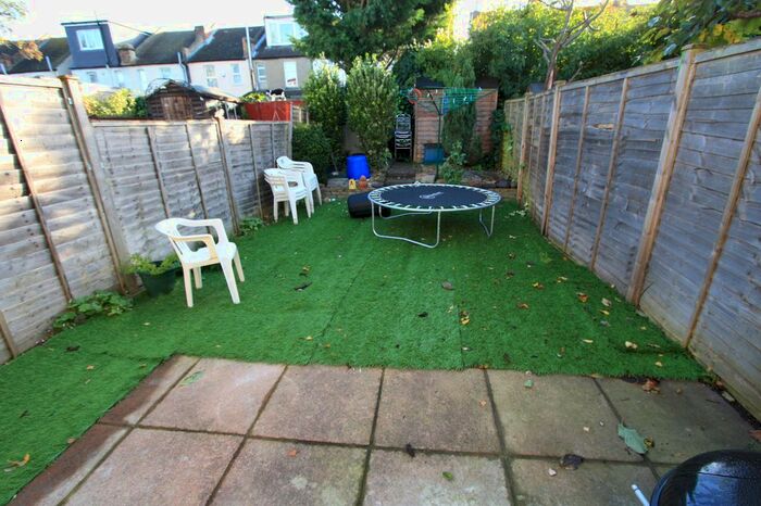 2 Bedroom Flat To Rent In Bensham Grove, Thornton Heath, CR7