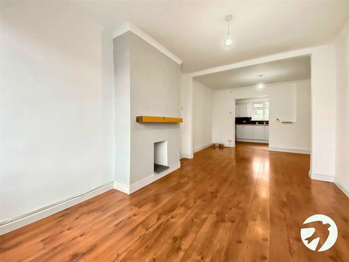 3 Bedroom End Of Terrace House To Rent In Parkside Avenue, Bexleyheath, Kent DA7