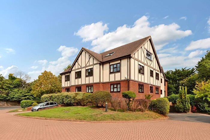 2 Bedroom Flat To Rent In White Lodge Close, Sevenoaks, TN13